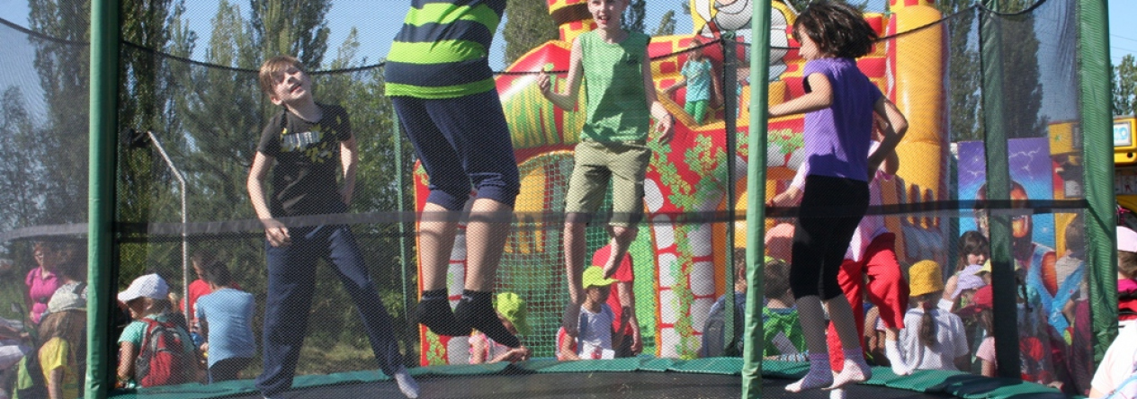 deti_na_trampolinach.jpg
