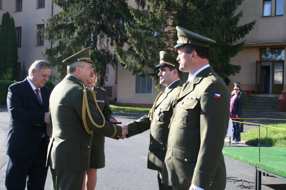 3_predani_pametniho_odznaku_generala_viktora_spevacka_1.jpg