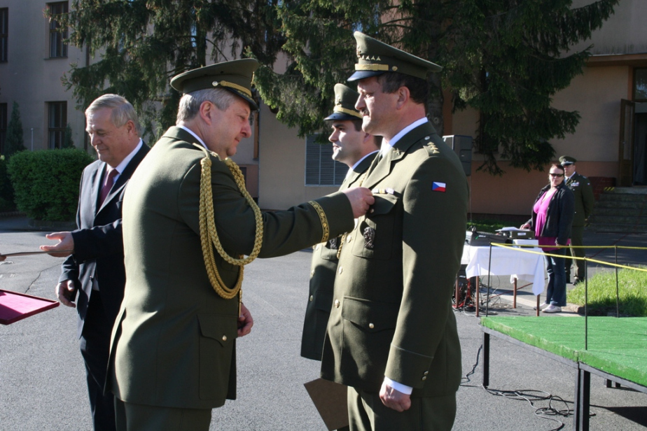 4_predani_pametniho_odznaku_generala_viktora_spevacka_2.jpg