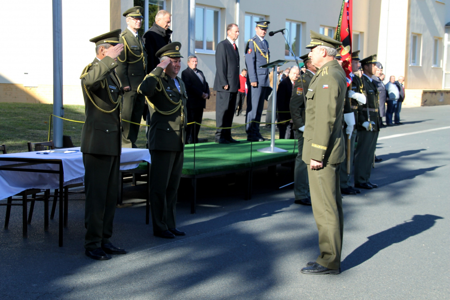 slavnostni_hlaseni_generalporucikovi_kocianovi_o_predani_a_prevzeti_funkce.jpg