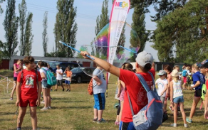 4_soucasti-doprovodneho-programu-byl-i-bublinovy-workshop_2.jpg