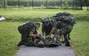 care_under_fire_v_podani_druzstva_alog.jpg