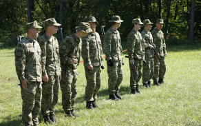 druzstvo_chorvatska_pred_strelbami_z_ak-47.jpg