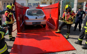 haseni_elektromobilu_za_pomoci_kontejneru.jpg