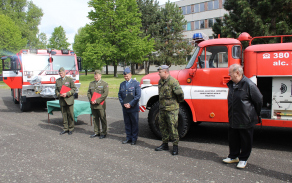 slavnostni_predani_vozidla_t-148_vpravo_zakladatel_vhj_pan_kamenicek.jpg